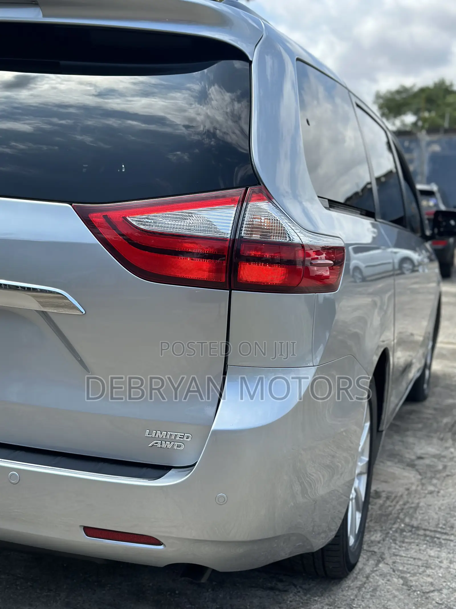 Toyota Sienna Limited Premium 7 Passenger (3.5L 6cyl 8A) 2017 Silver