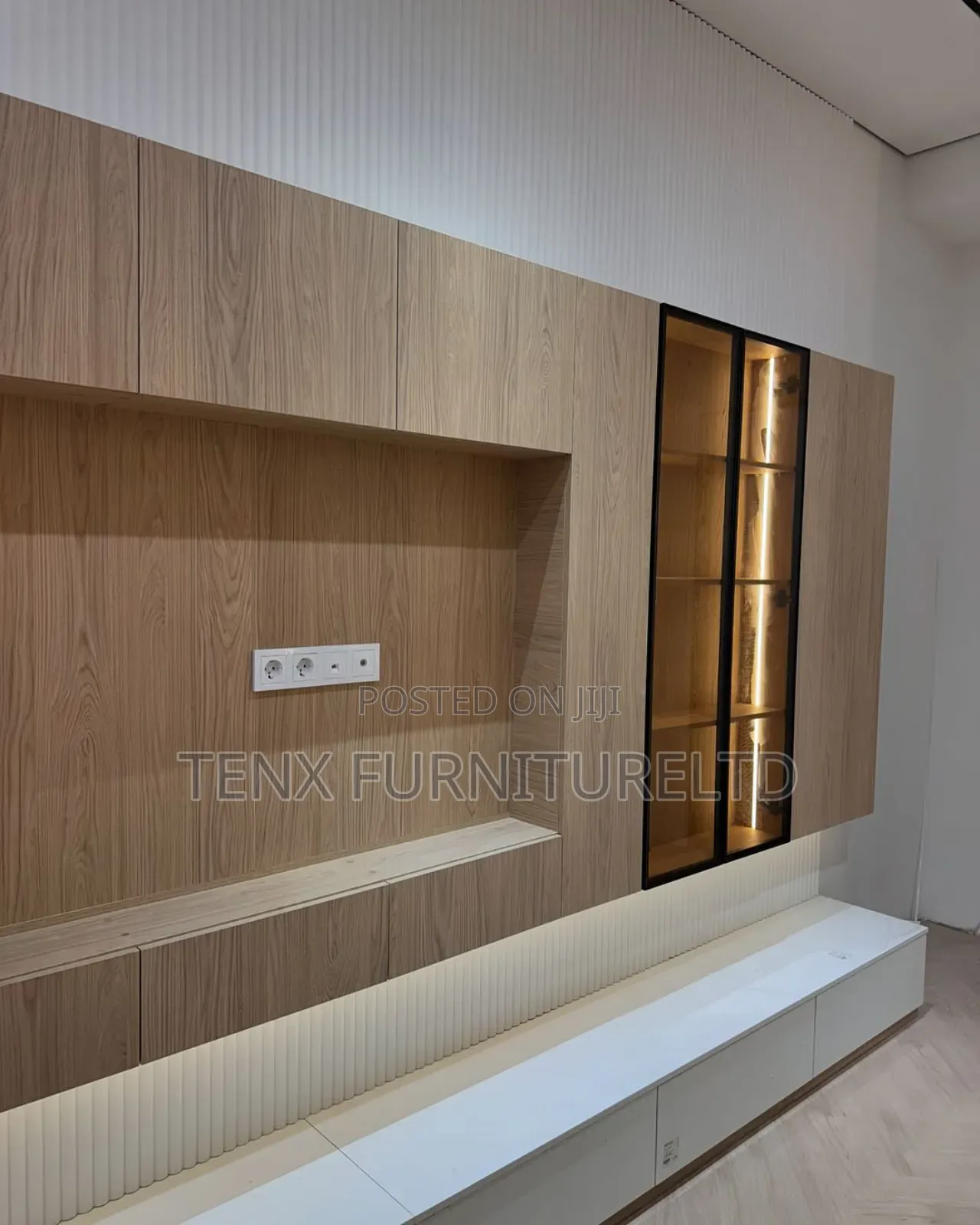 Tv Unit With Built Inn (Tv Space)
