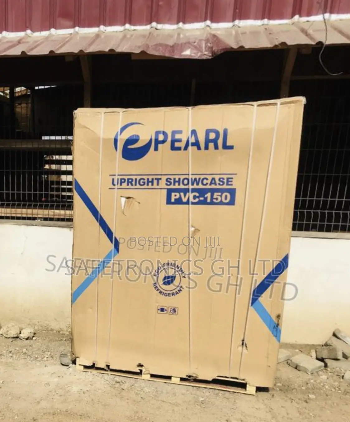 Quality Design PVC-150 3 Doors Display Glass Pearl