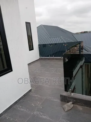 4bdrm Duplex in Adjiriganor for sale