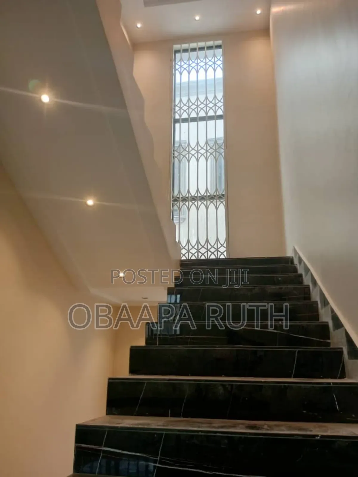 4bdrm Duplex in Adjiriganor for sale