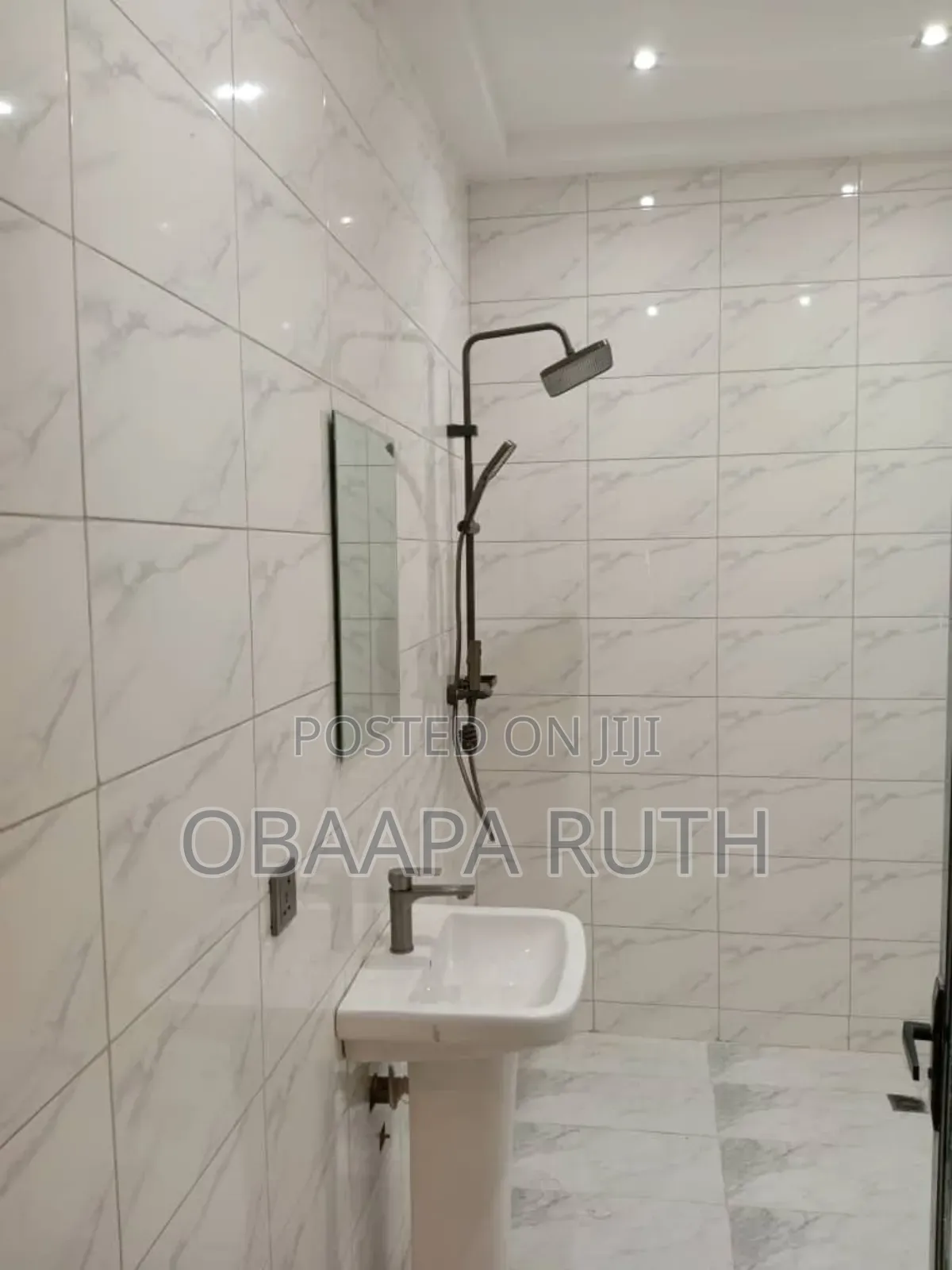 4bdrm Duplex in Adjiriganor for sale