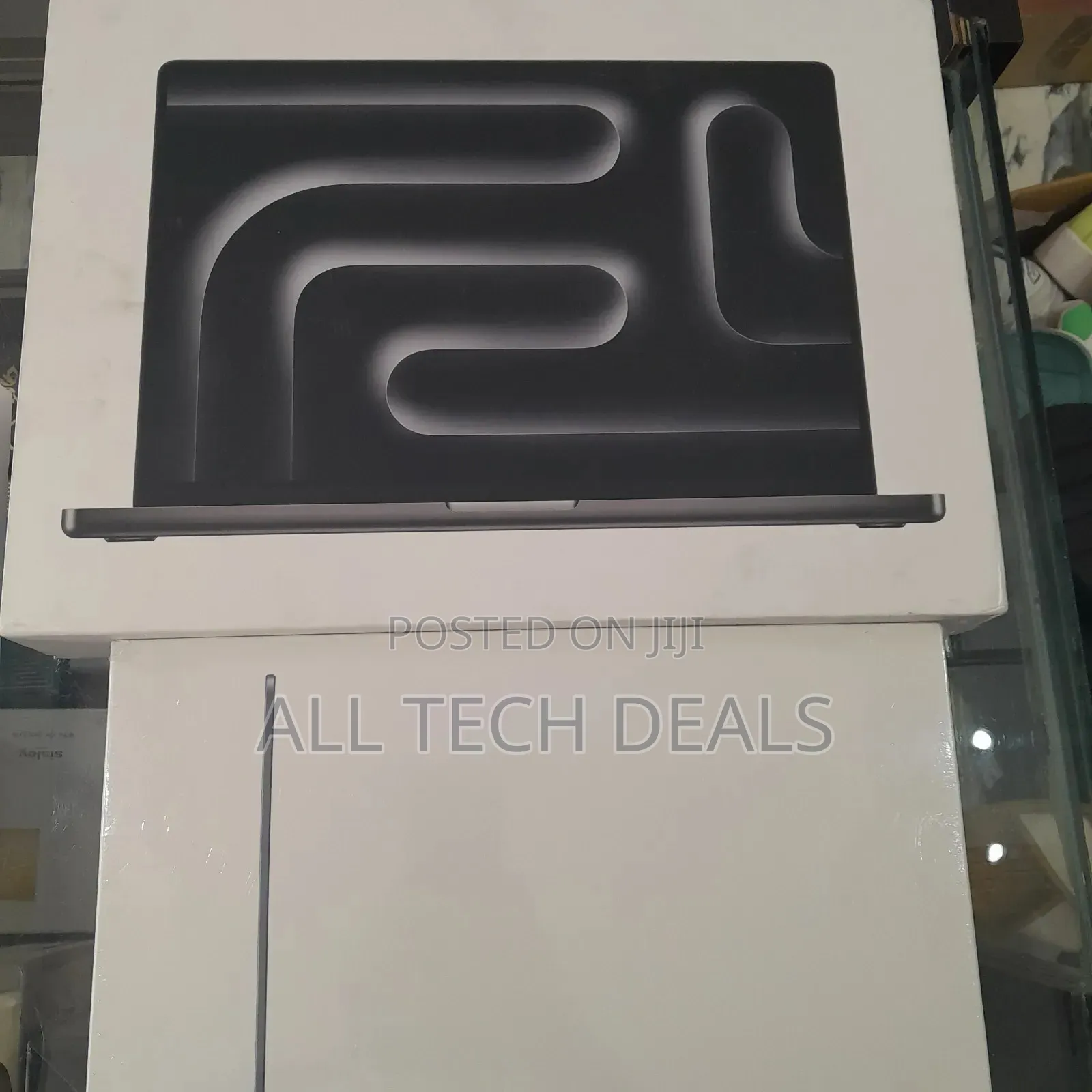 New Laptop Apple MacBook Pro 36GB Apple M3 Pro SSD 512GB