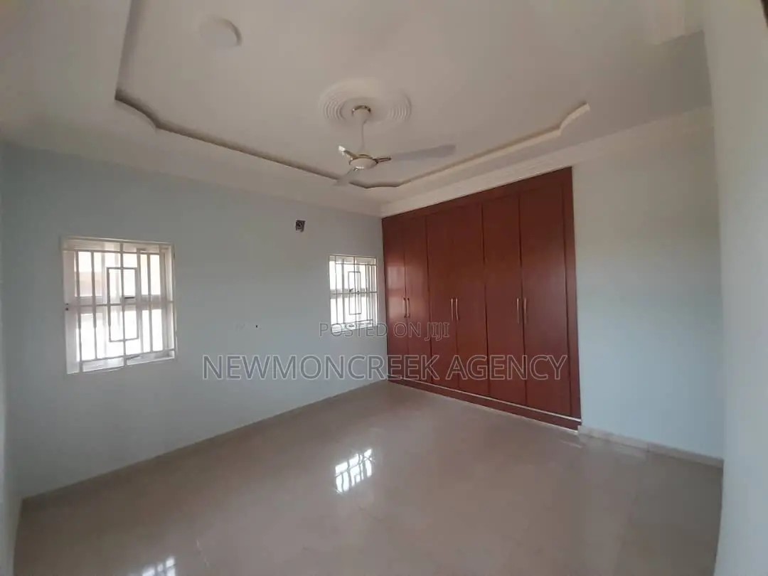 4bdrm Duplex in Gated Estate,Oyibi, Accra Metropolitan for sale