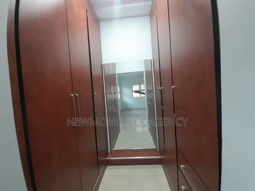 4bdrm Duplex in Gated Estate,Oyibi, Accra Metropolitan for sale