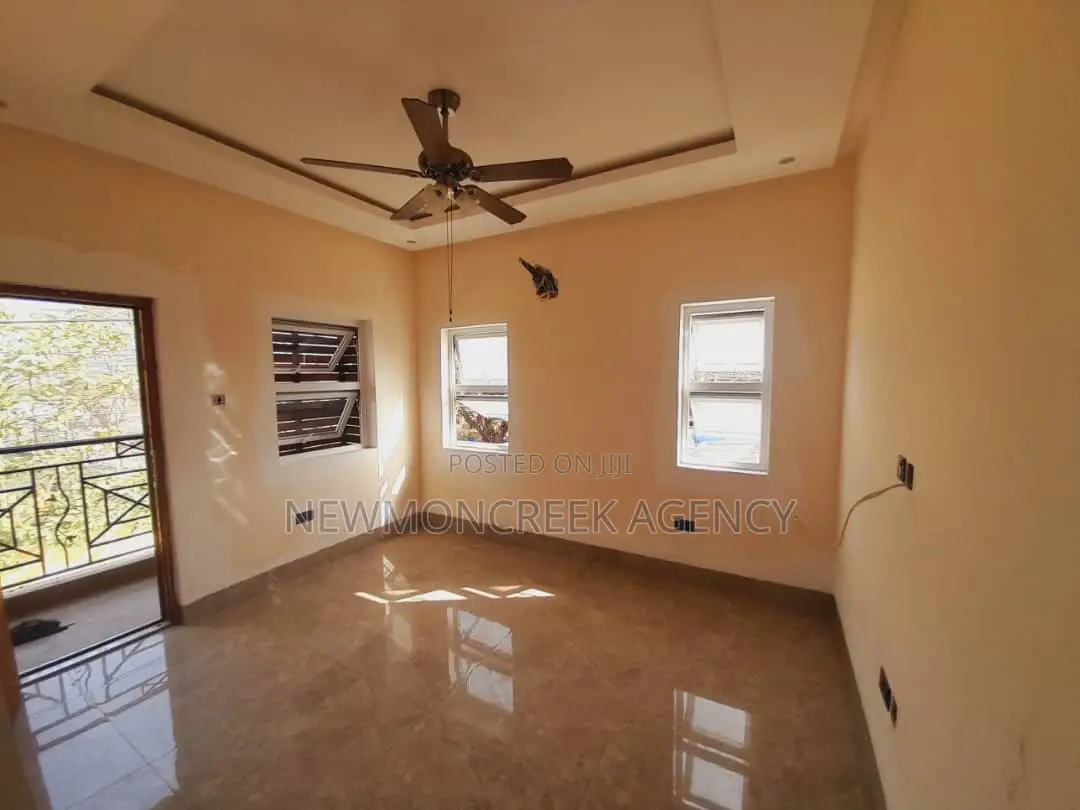 4bdrm Duplex in Gated Estate,Oyibi, Accra Metropolitan for sale