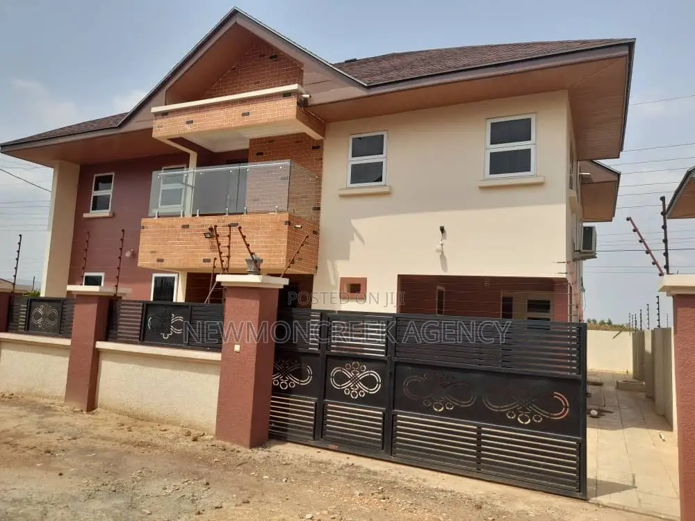 4bdrm Duplex in Gated Estate,Oyibi, Accra Metropolitan for sale