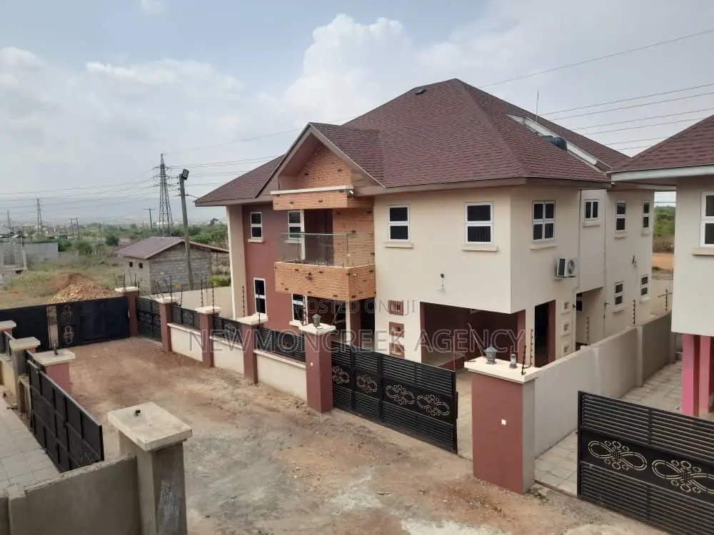 4bdrm Duplex in Gated Estate,Oyibi, Accra Metropolitan for sale