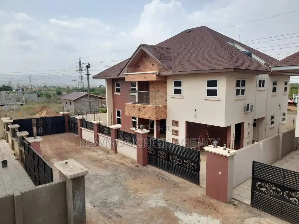 4bdrm Duplex in Gated Estate,Oyibi, Accra Metropolitan for sale