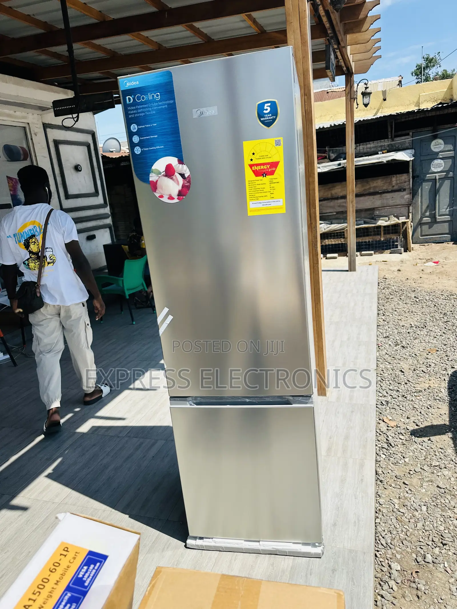 Neatly Sealed Fridge Midea MDRB369FGN02