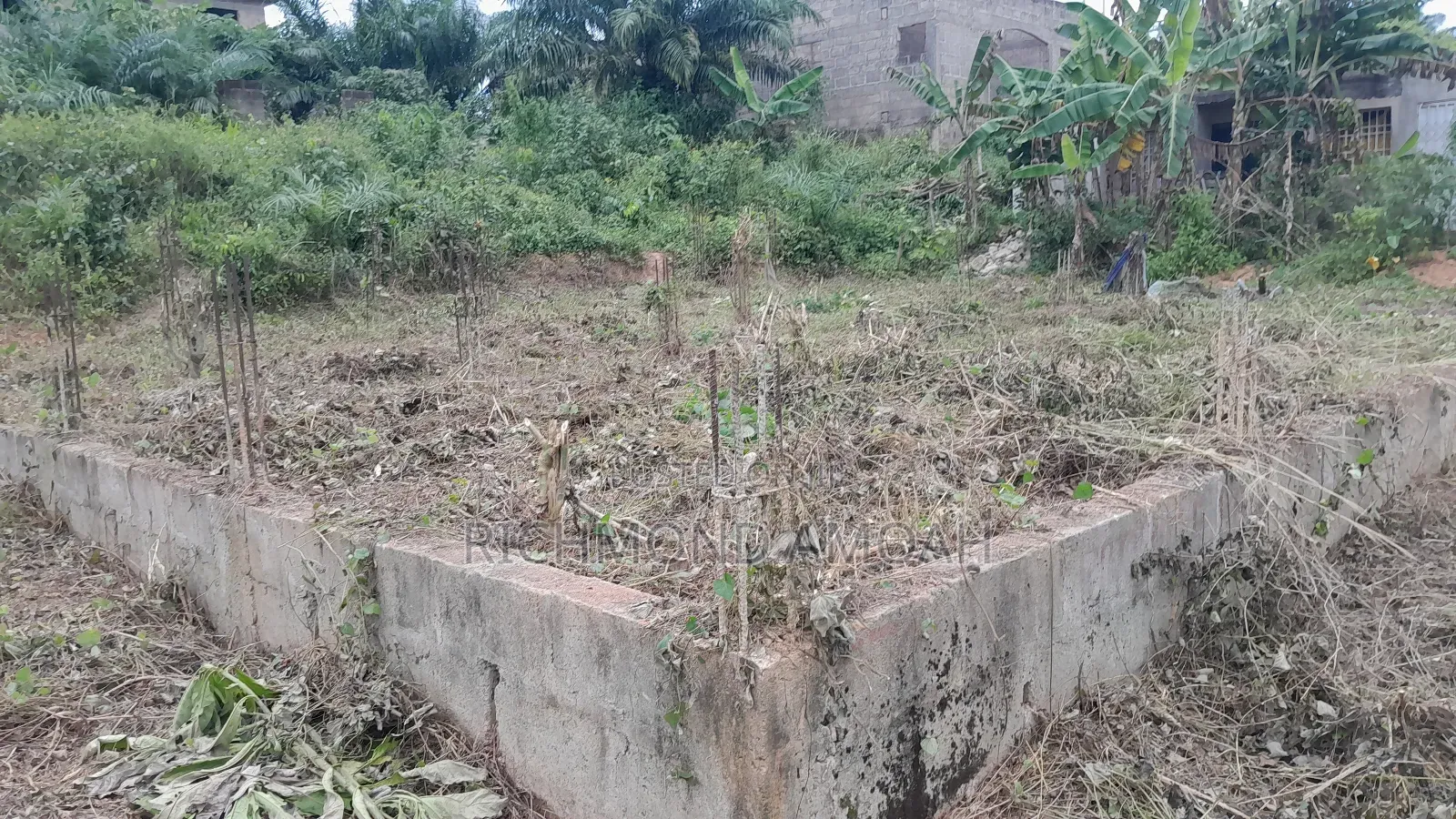 Plot Witth Footings for Sale at Kansa City