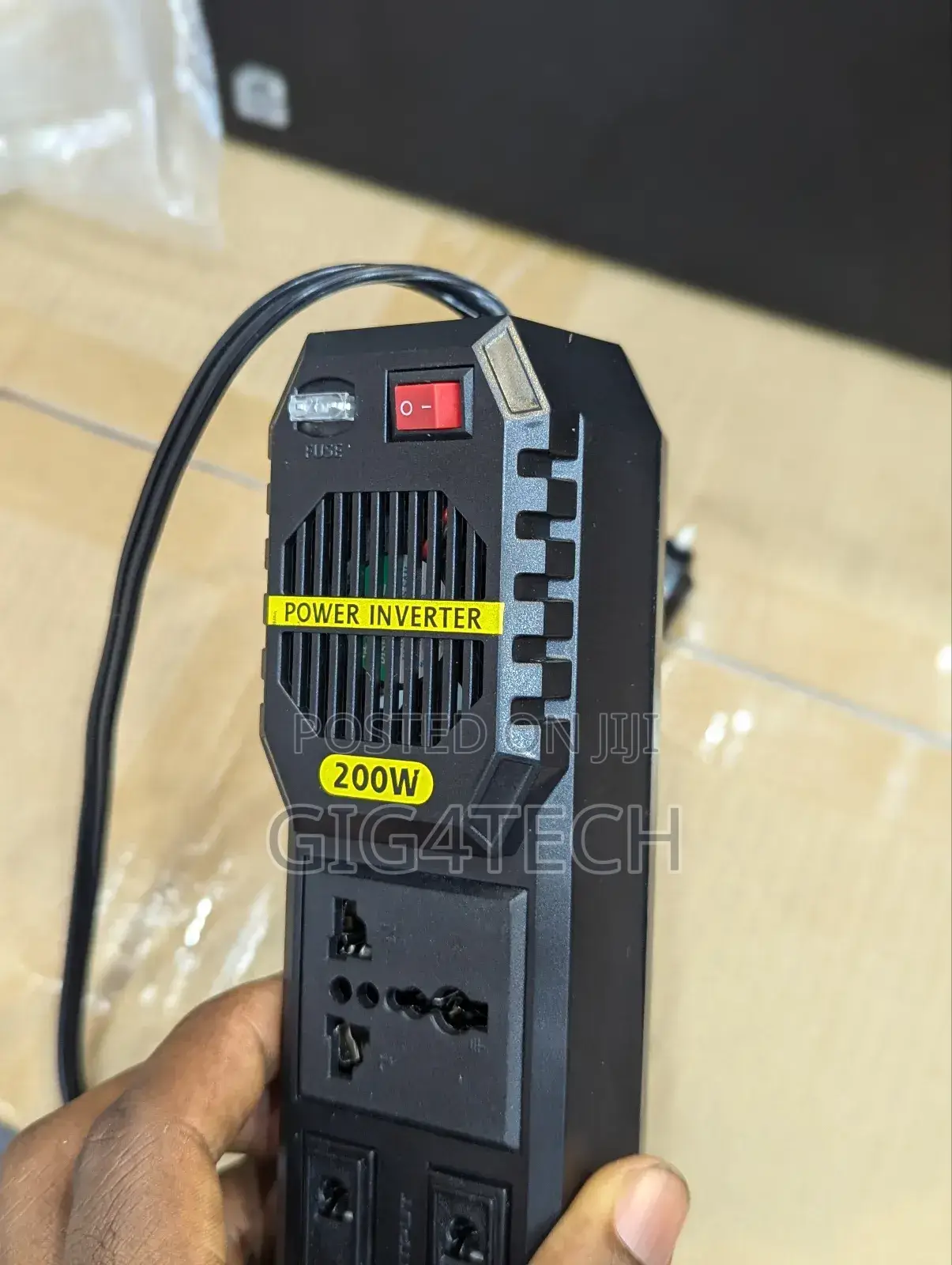 Car Power Inverter Charger 200W DC 12V to AC 220V Bygd