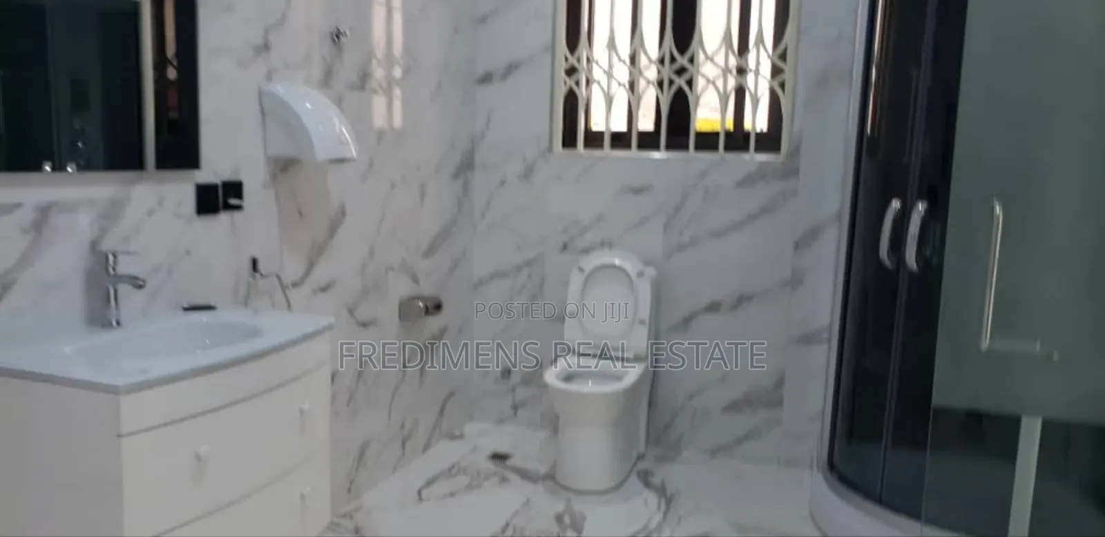 7bdrm House in Fredimens Real, Kumasi Metropolitan for sale