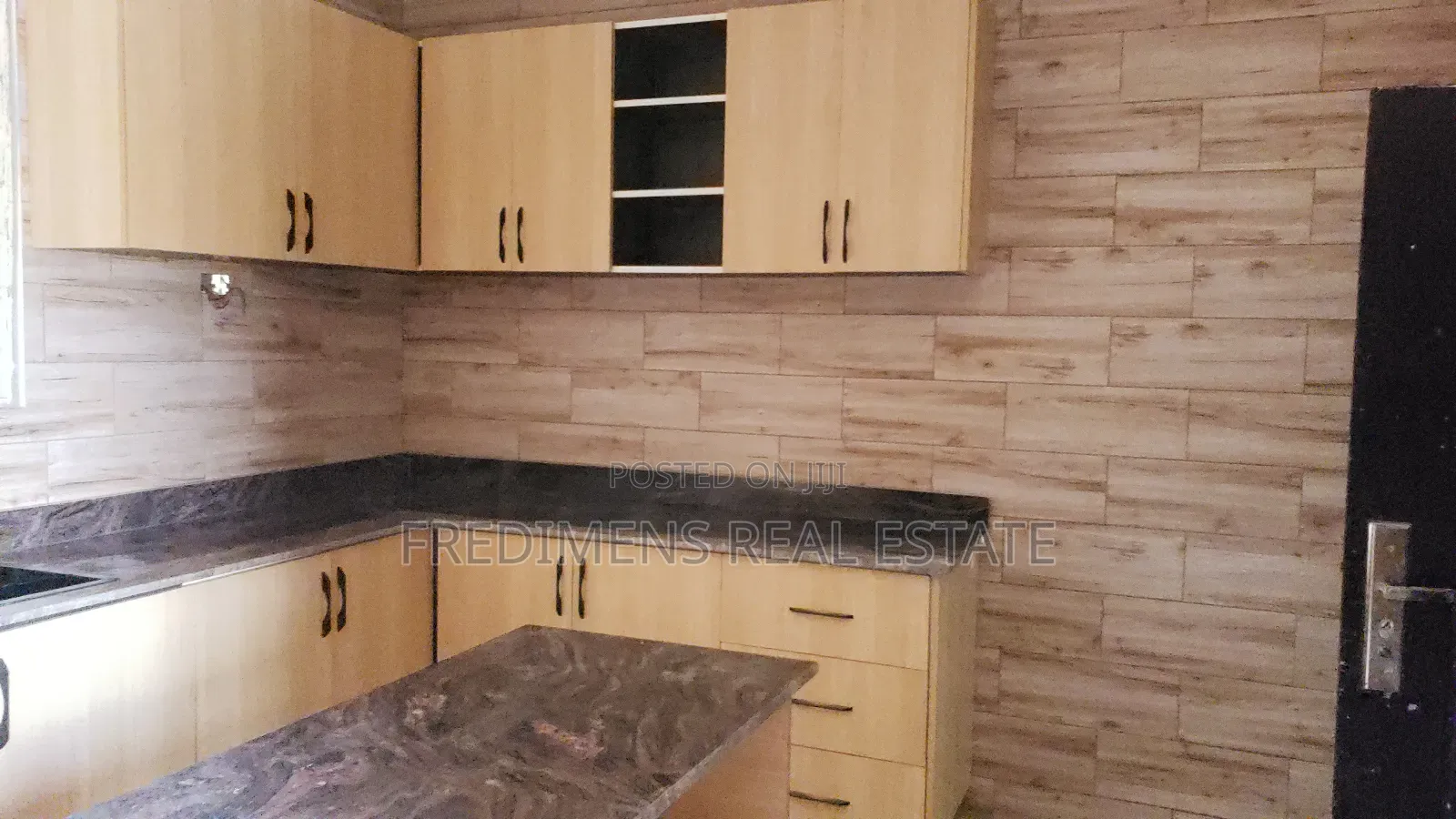 7bdrm House in Fredimens Real, Kumasi Metropolitan for sale