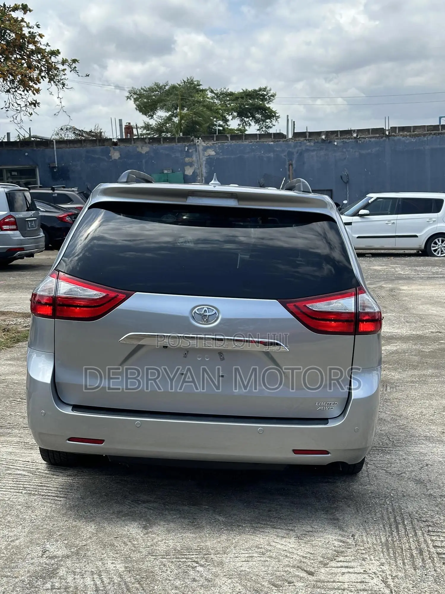 Toyota Sienna Limited Premium 7 Passenger (3.5L 6cyl 8A) 2017 Silver