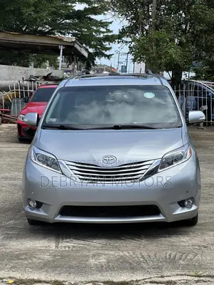 Toyota Sienna Limited Premium 7 Passenger (3.5L 6cyl 8A) 2017 Silver