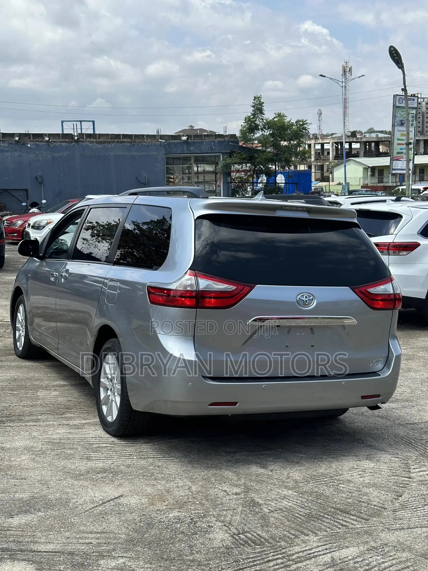 Toyota Sienna Limited Premium 7 Passenger (3.5L 6cyl 8A) 2017 Silver
