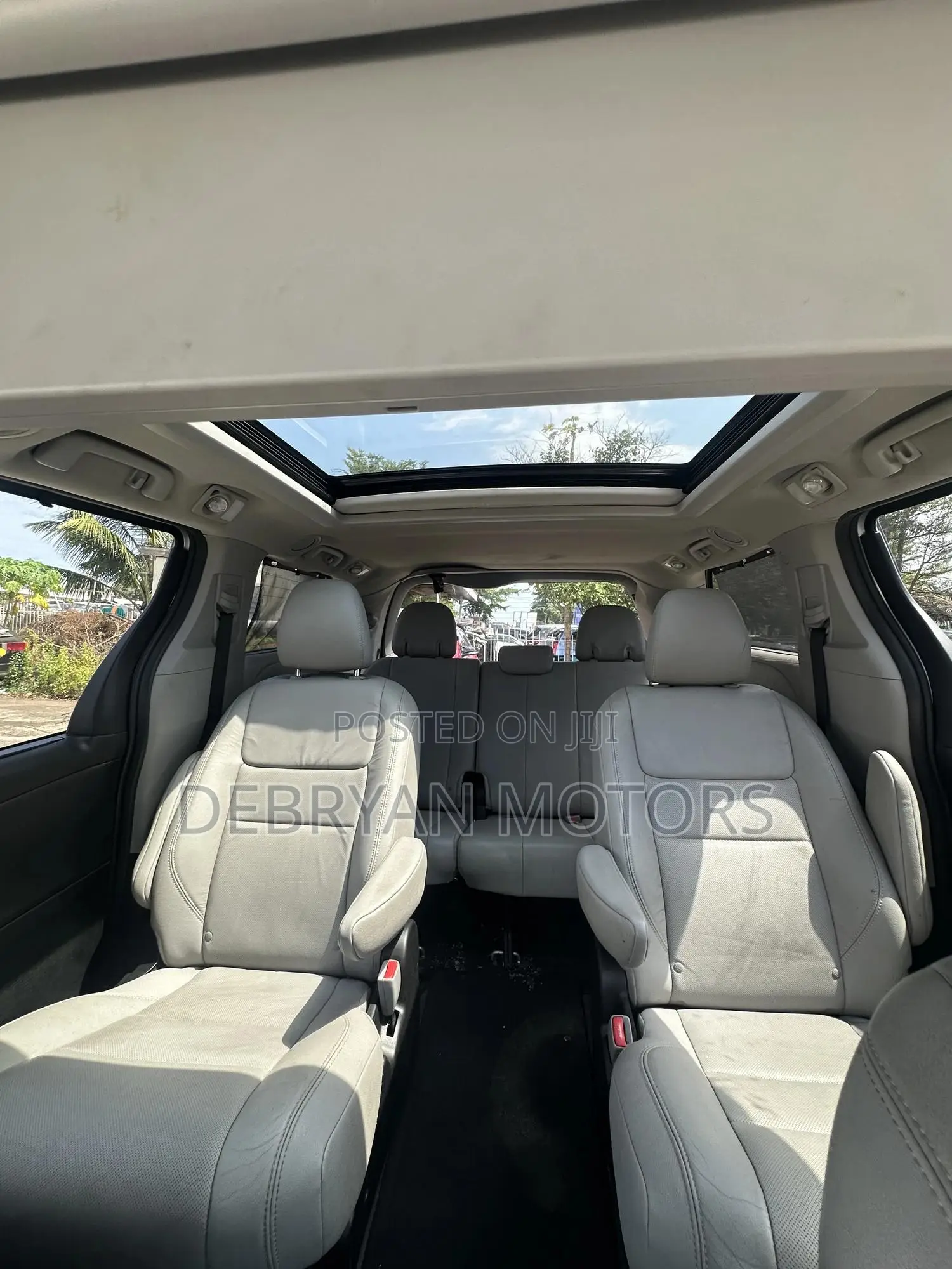 Toyota Sienna Limited Premium 7 Passenger (3.5L 6cyl 8A) 2017 Silver