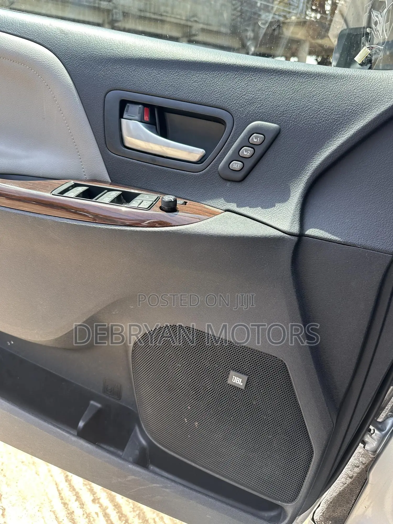 Toyota Sienna Limited Premium 7 Passenger (3.5L 6cyl 8A) 2017 Silver
