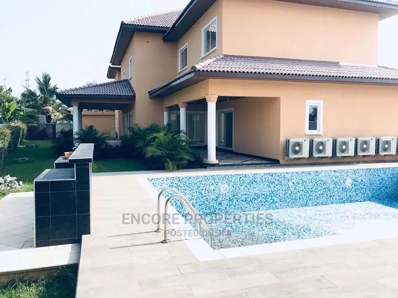 Ultra Morden 5 Bedroom House At Trasacco