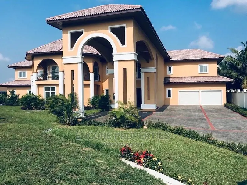 Ultra Morden 5 Bedroom House At Trasacco