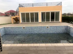 Ultra Morden 5 Bedroom House At Trasacco