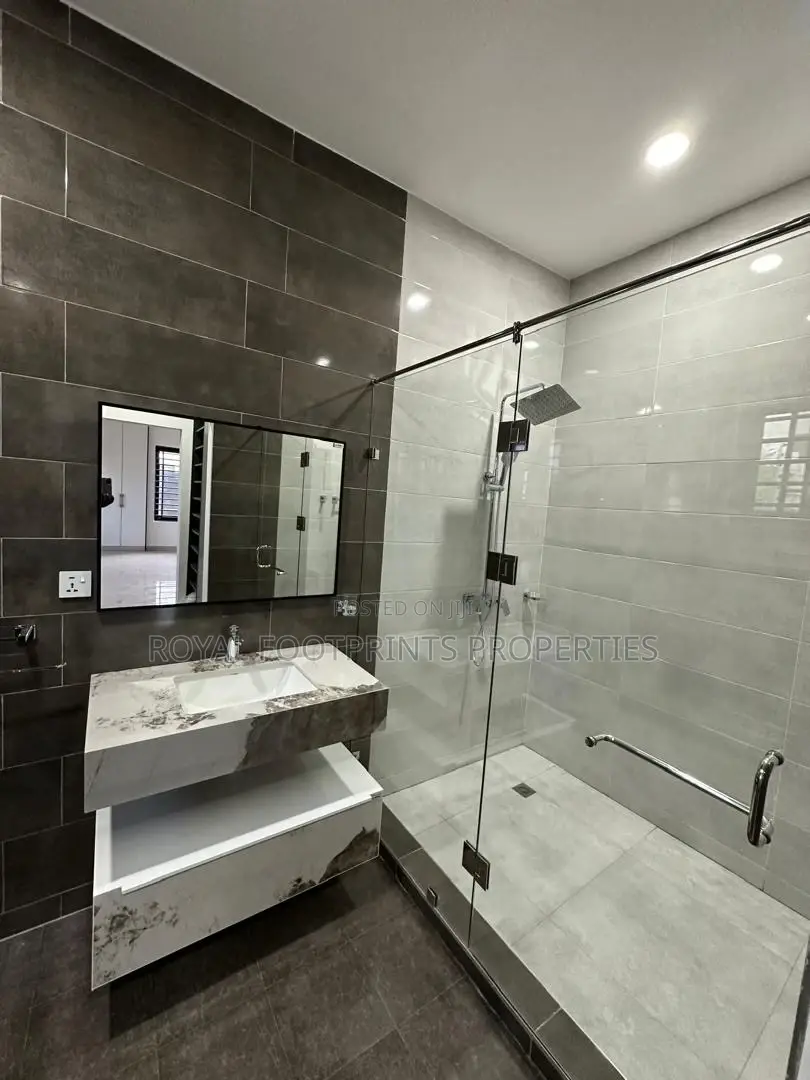 3bdrm House in Royal Footprints, Lake Side Estate for sale
