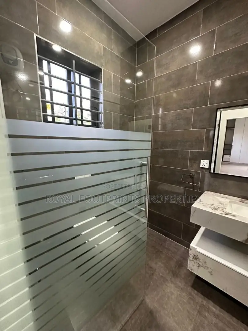 3bdrm House in Royal Footprints, Lake Side Estate for sale