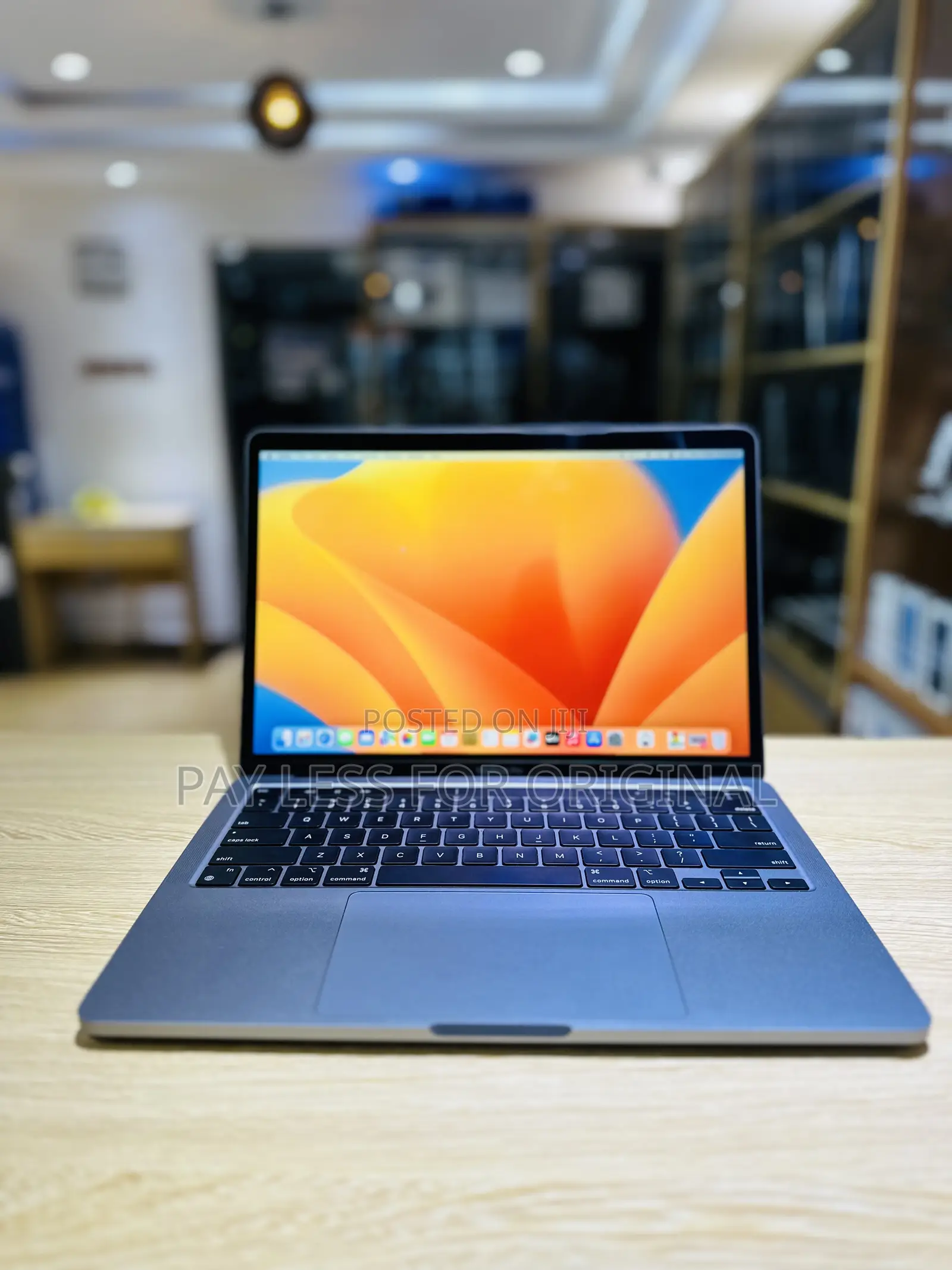 Laptop Apple MacBook Pro 2022 M2 8GB Apple M2 SSD 256GB
