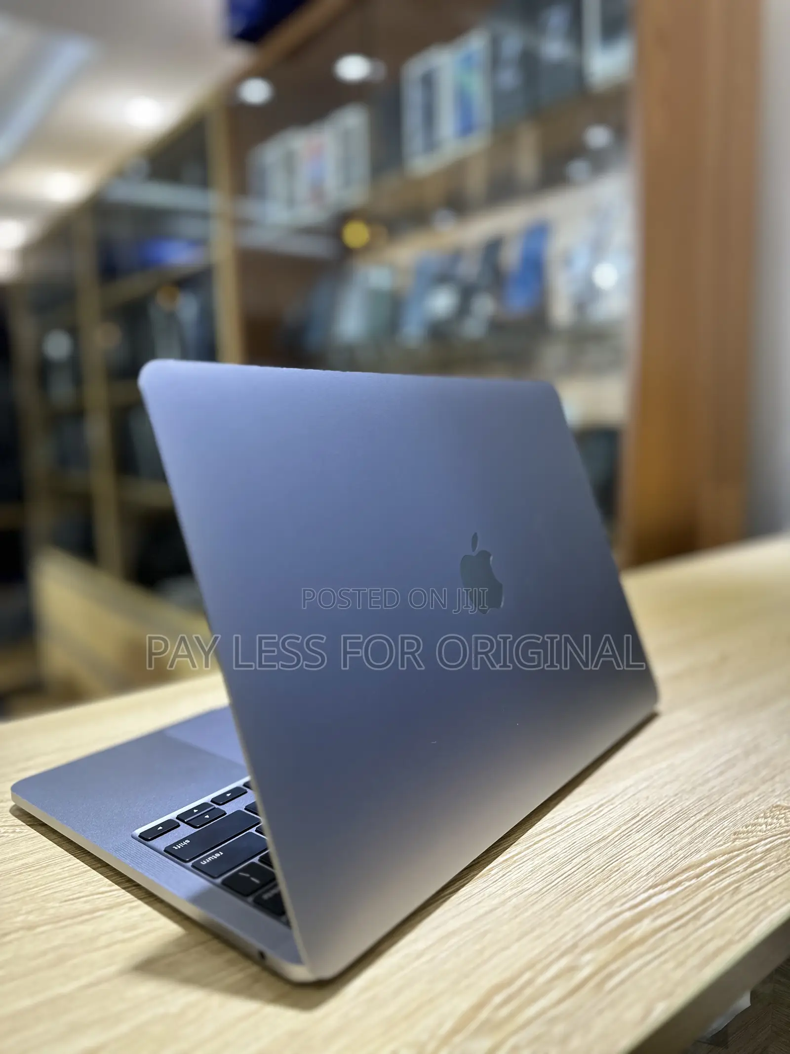 Laptop Apple MacBook Pro 2022 M2 8GB Apple M2 SSD 256GB