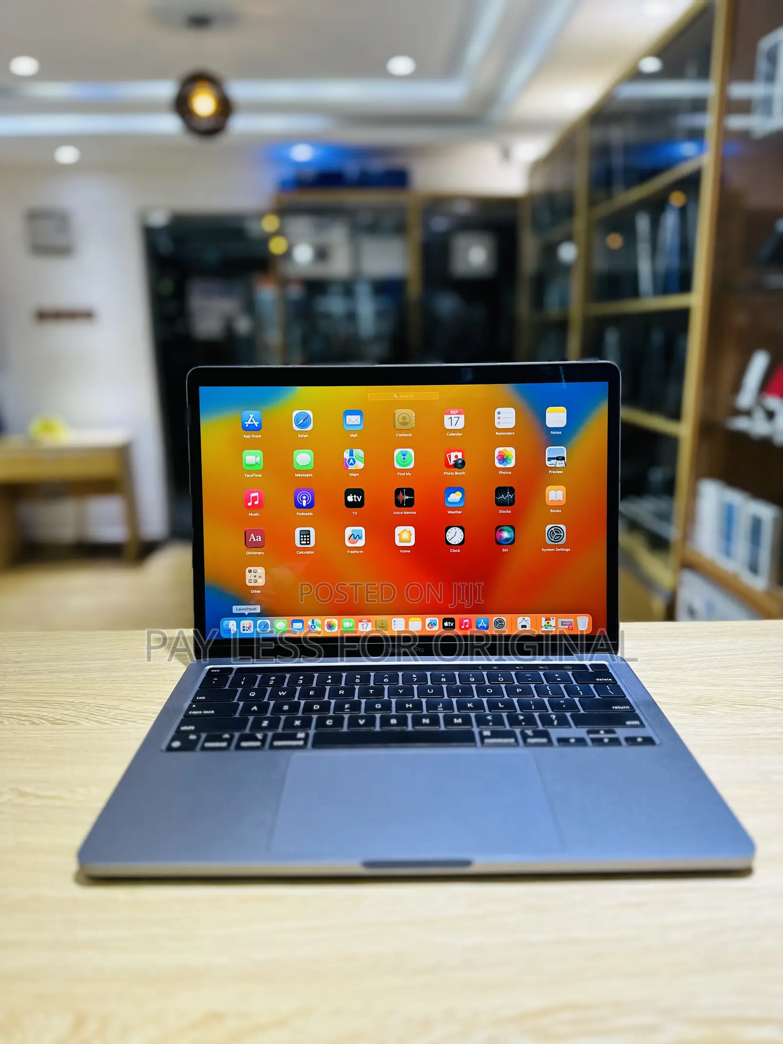 Laptop Apple MacBook Pro 2022 M2 8GB Apple M2 SSD 256GB
