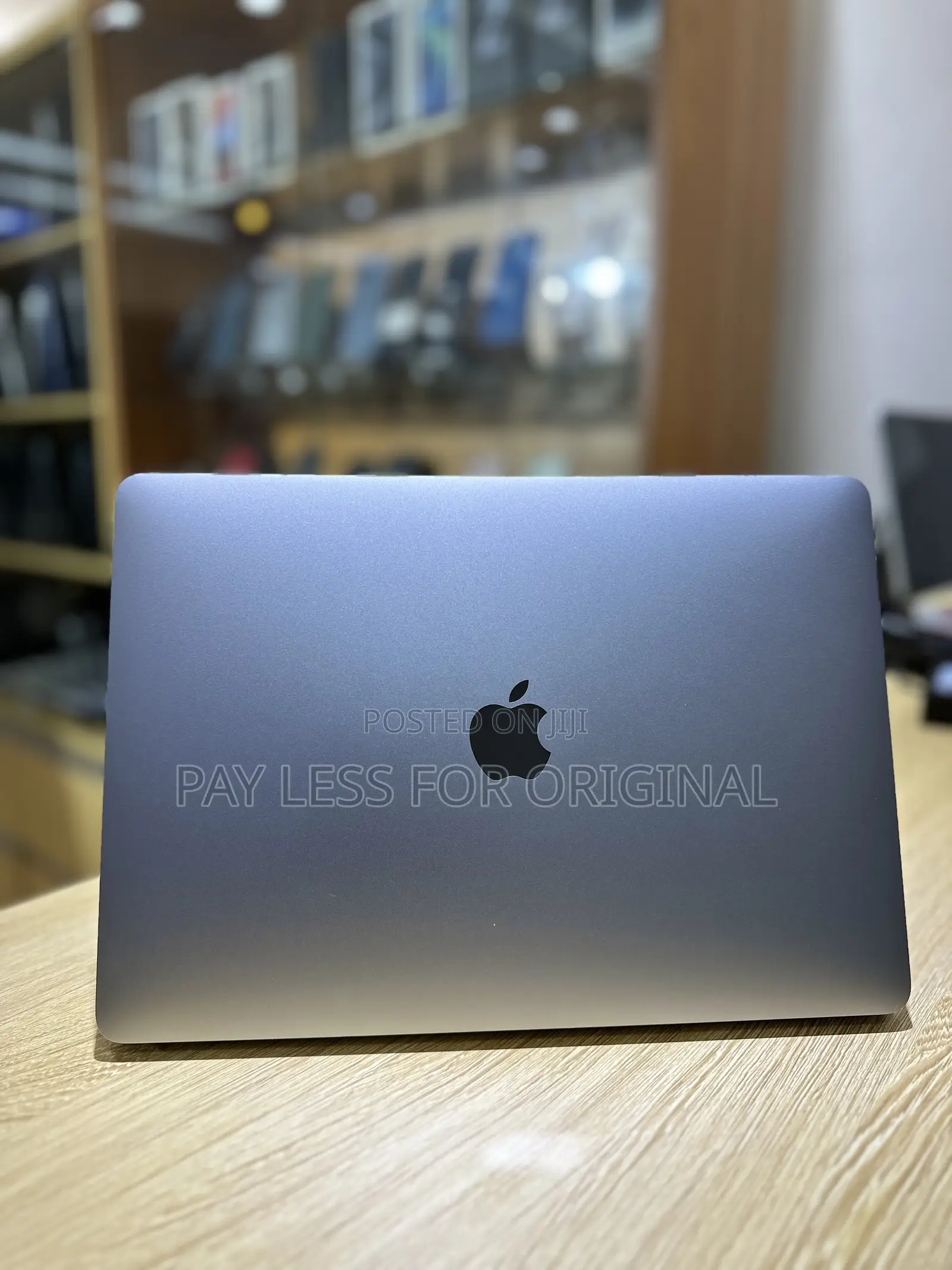 Laptop Apple MacBook Pro 2022 M2 8GB Apple M2 SSD 256GB