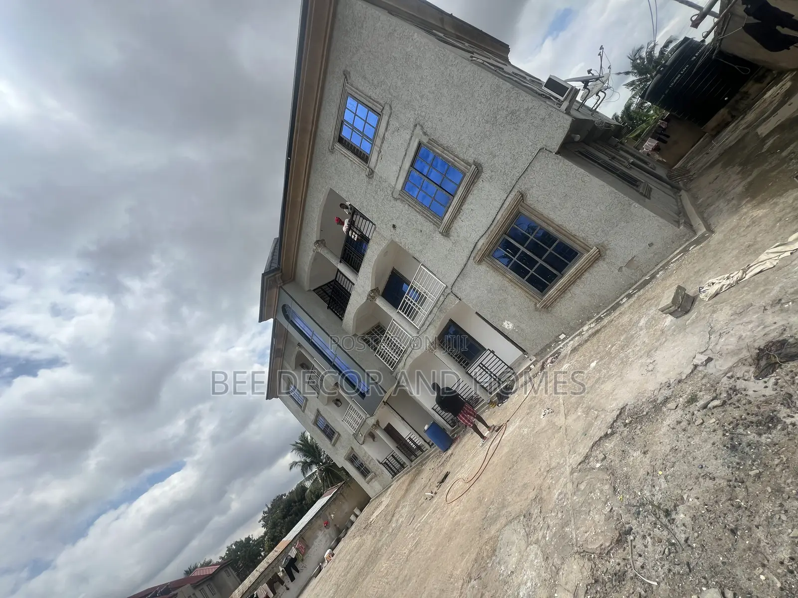 2bdrm Apartment in Bee Decor & Homes, Old Ashomang for rent