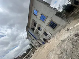 2bdrm Apartment in Bee Decor & Homes, Old Ashomang for rent