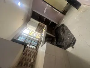 2bdrm Apartment in Bee Decor & Homes, Old Ashomang for rent