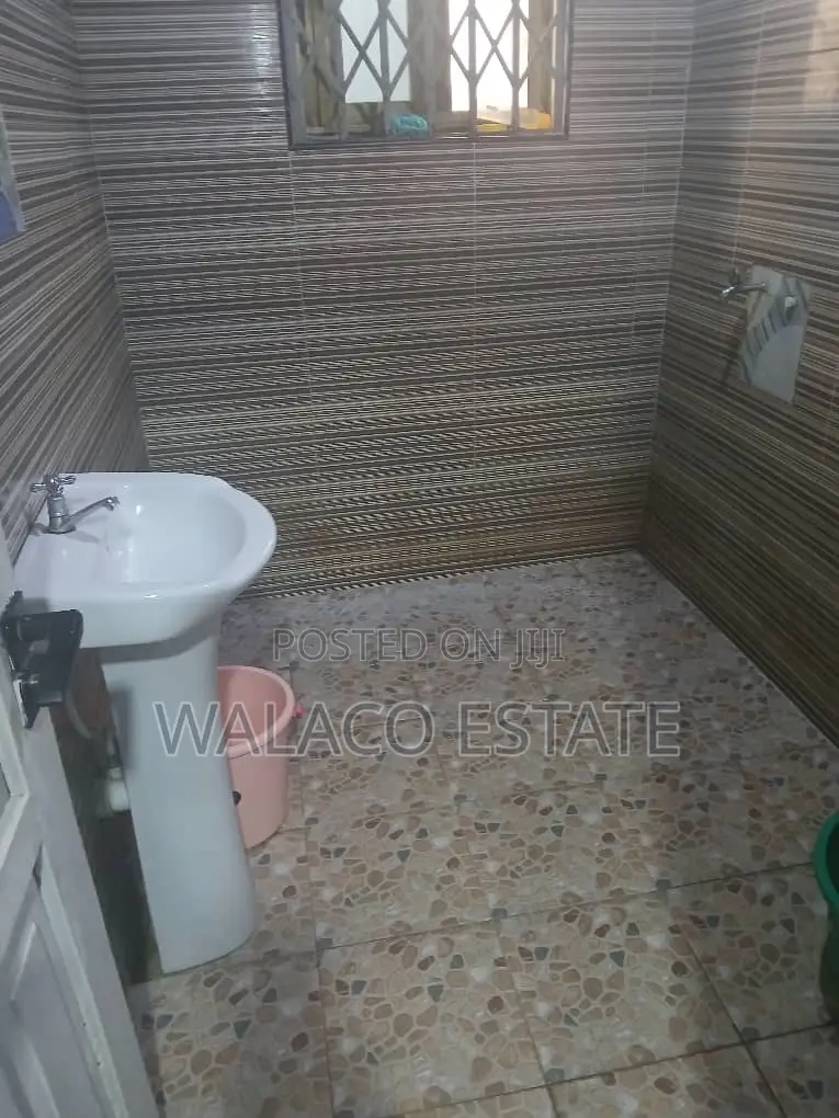 3bdrm House in Walako Estate, Kaneshie for rent