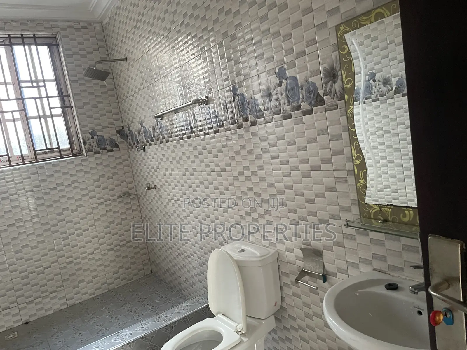 2bdrm Apartment in Community 25 -, Tema Metropolitan for rent