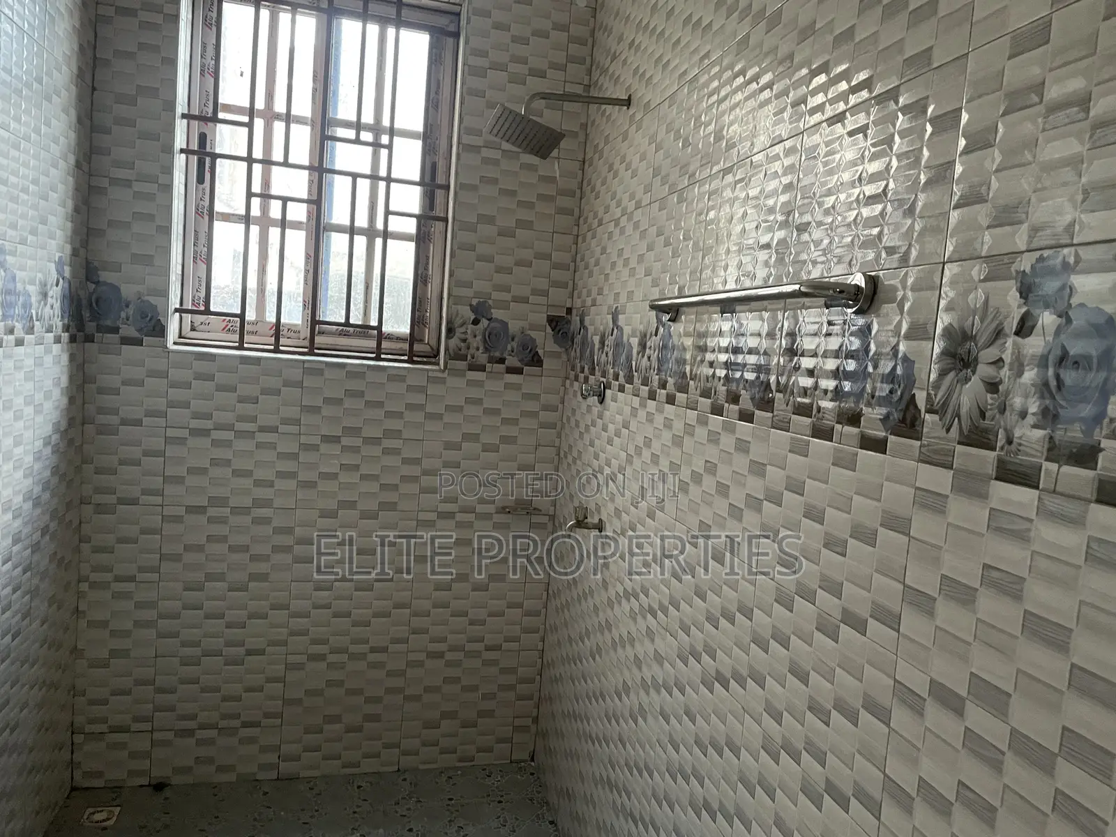 2bdrm Apartment in Community 25 -, Tema Metropolitan for rent