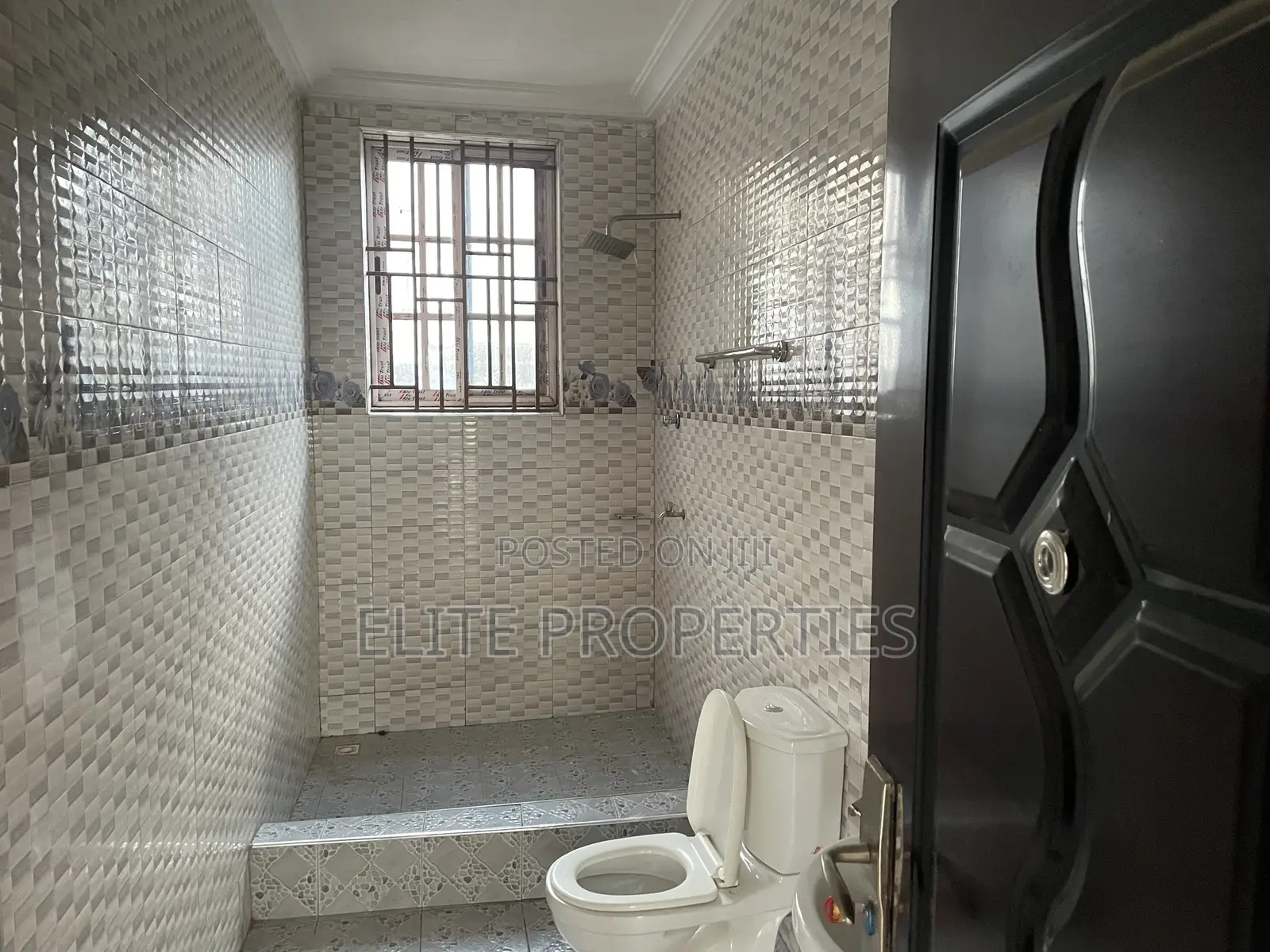 2bdrm Apartment in Community 25 -, Tema Metropolitan for rent