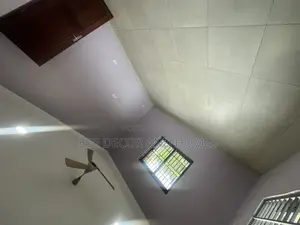 2bdrm Apartment in Bee Decor And Homes, Old Ashomang for rent