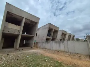3bdrm Townhouse/Terrace in Adjiringanor, East Legon for sale