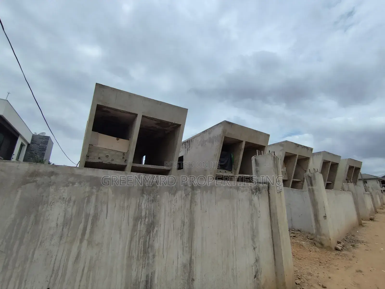 3bdrm Townhouse/Terrace in Adjiringanor, East Legon for sale