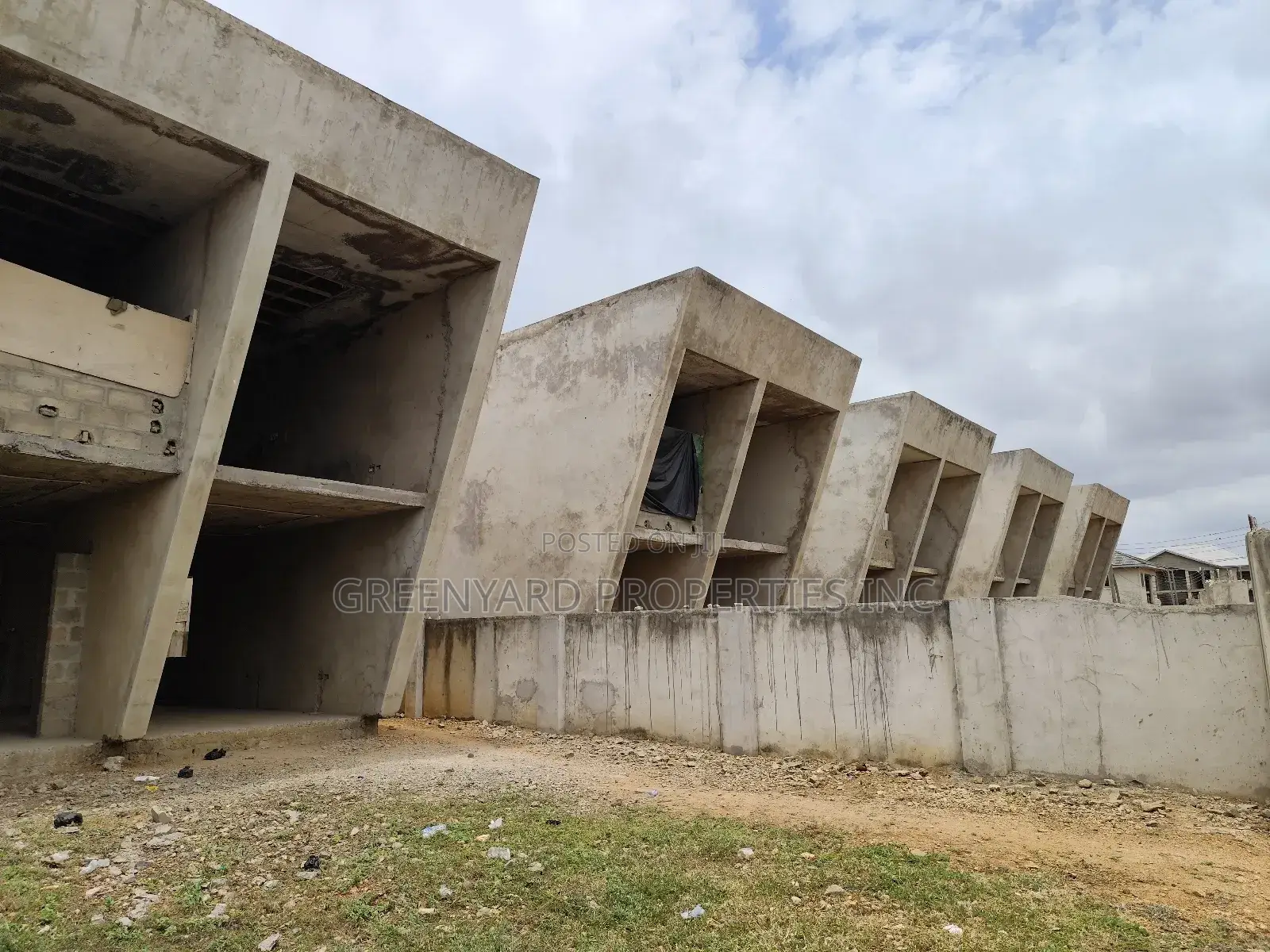 3bdrm Townhouse/Terrace in Adjiringanor, East Legon for sale