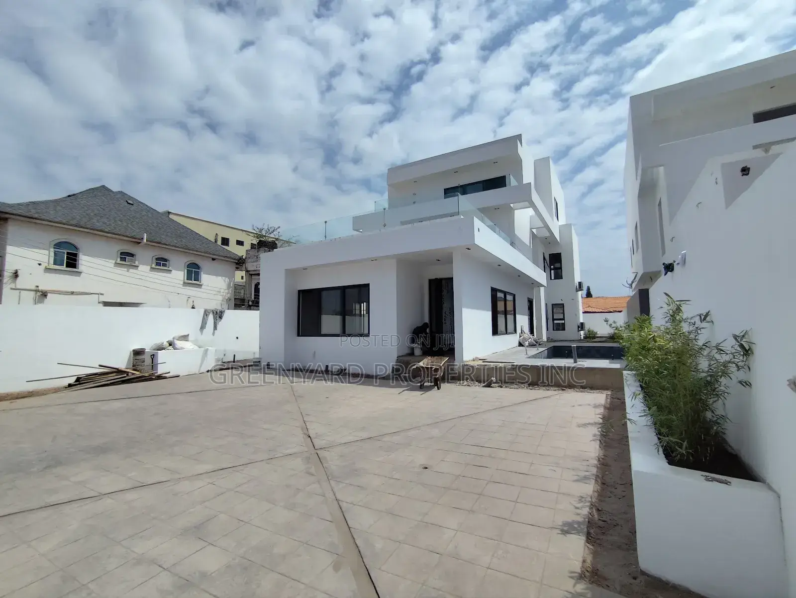6bdrm Mansion in Adjiringanor, East Legon for sale