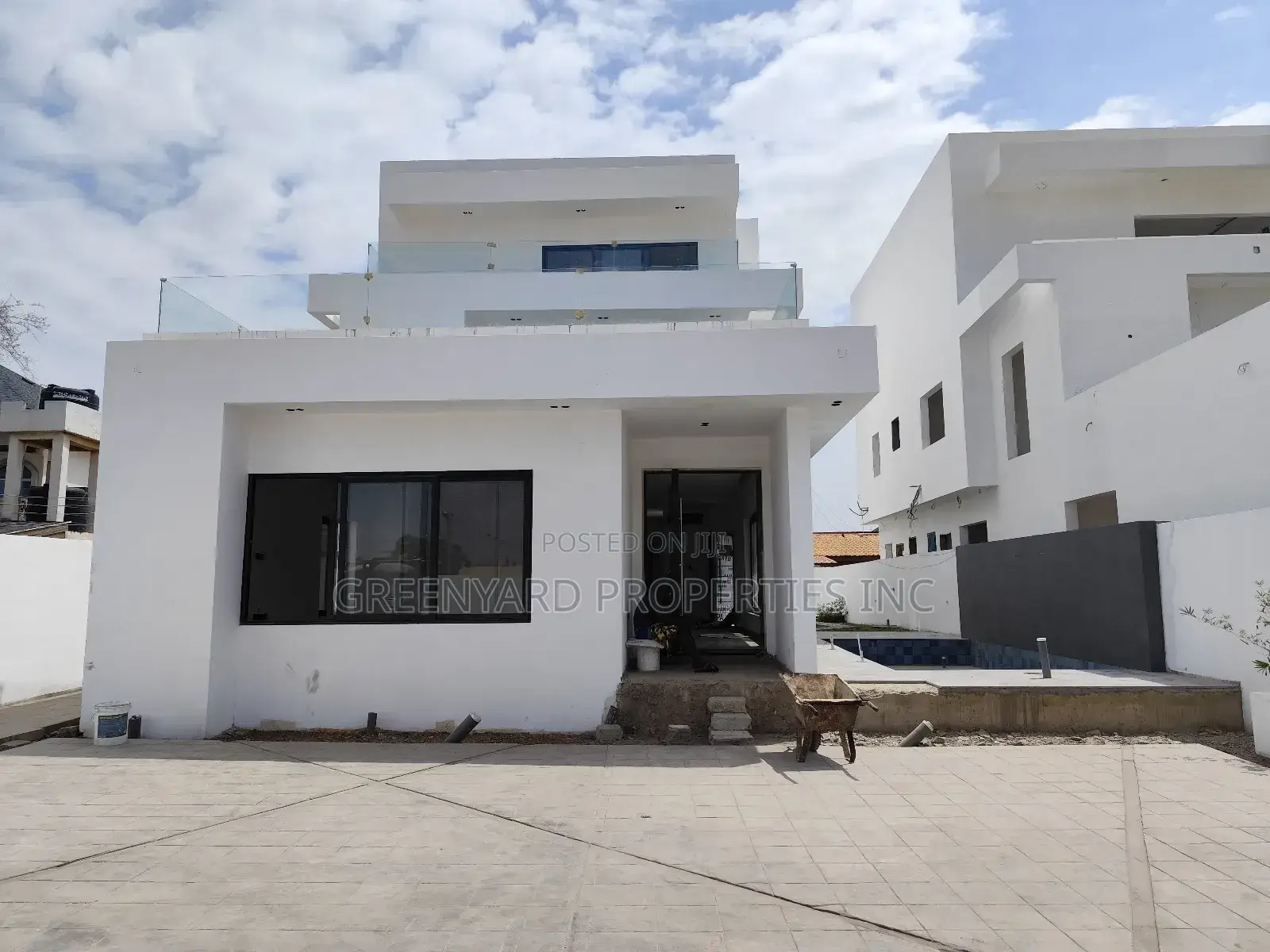 6bdrm Mansion in Adjiringanor, East Legon for sale