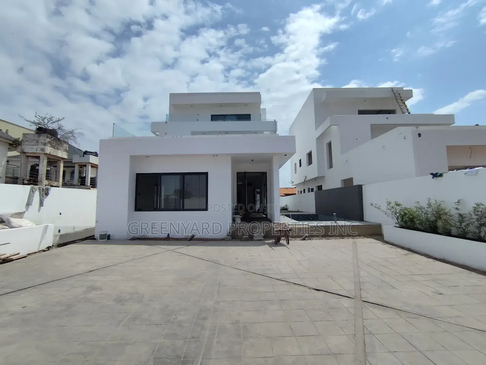 6bdrm Mansion in Adjiringanor, East Legon for sale
