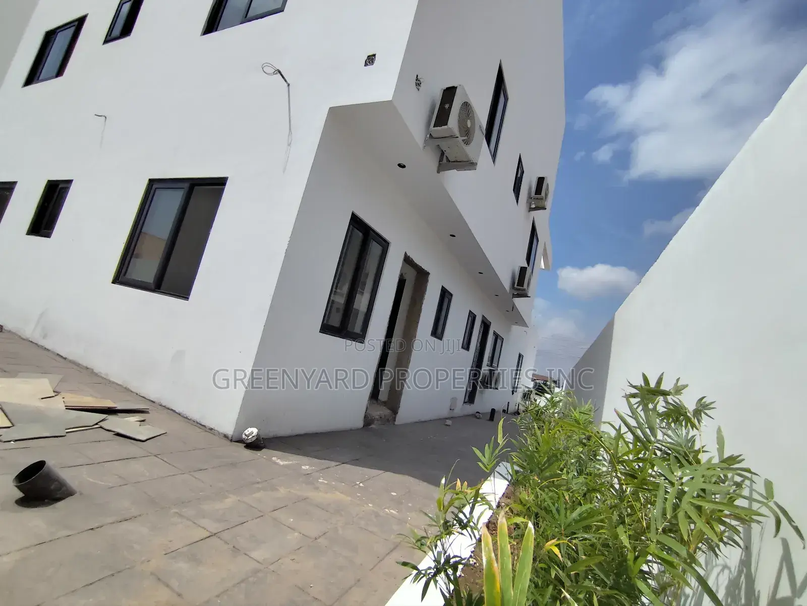 6bdrm Mansion in Adjiringanor, East Legon for sale