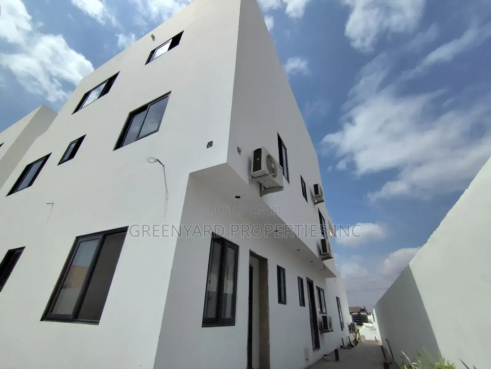 6bdrm Mansion in Adjiringanor, East Legon for sale