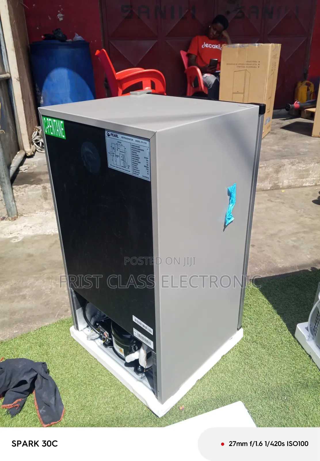 One Year Warranty Single Door Table Top Pearl Fridge 89litre