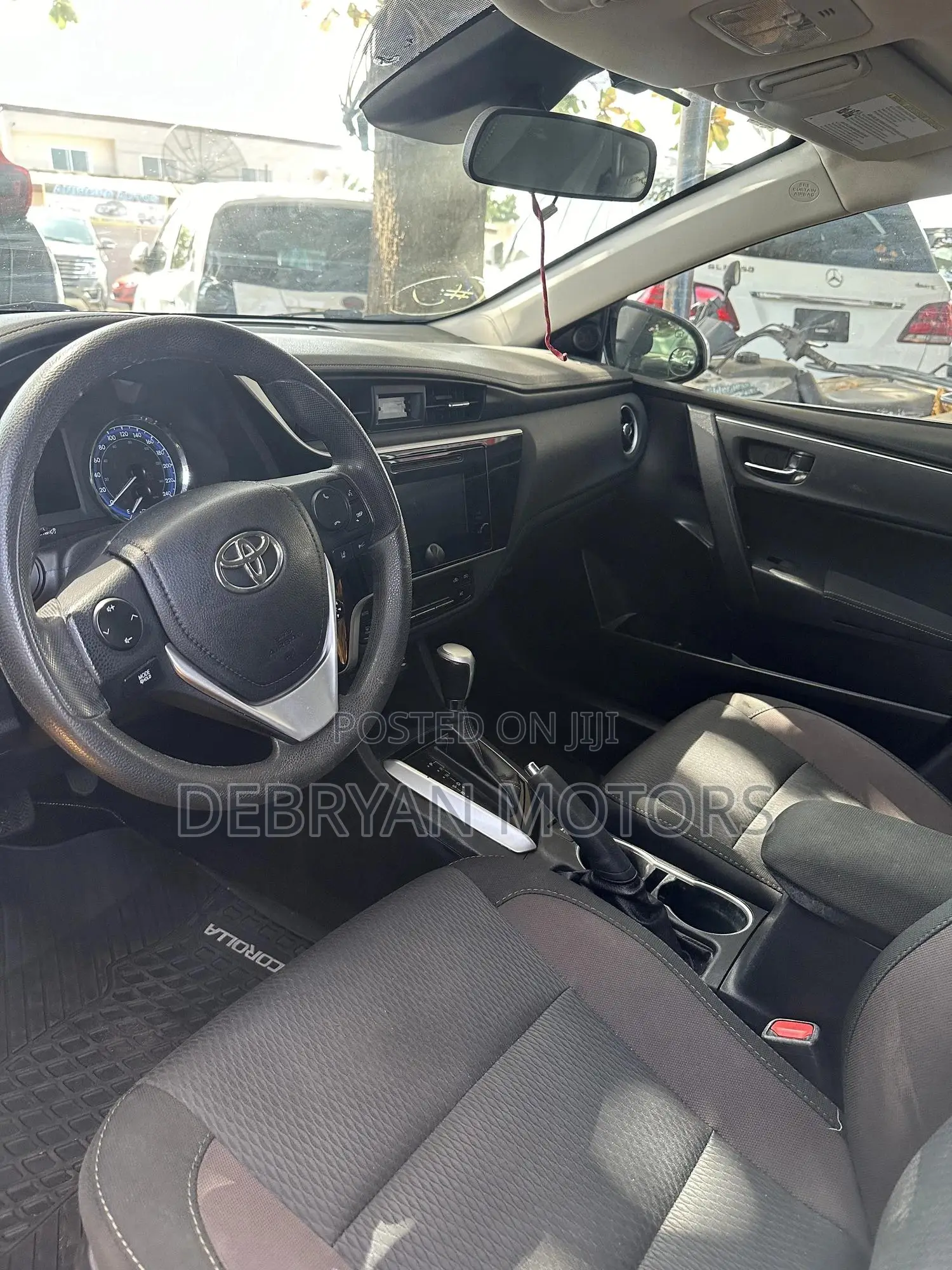 Toyota Corolla LE (1.8L 4cyl 2A) 2018 Silver